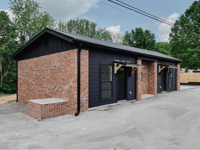 Building Photo - 563 Sparta St