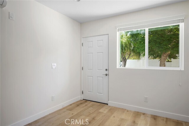 Foto del edificio - 6851 De Celis Pl