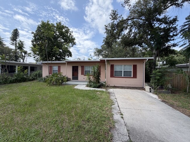 Building Photo - 3 Bed/3 Bath