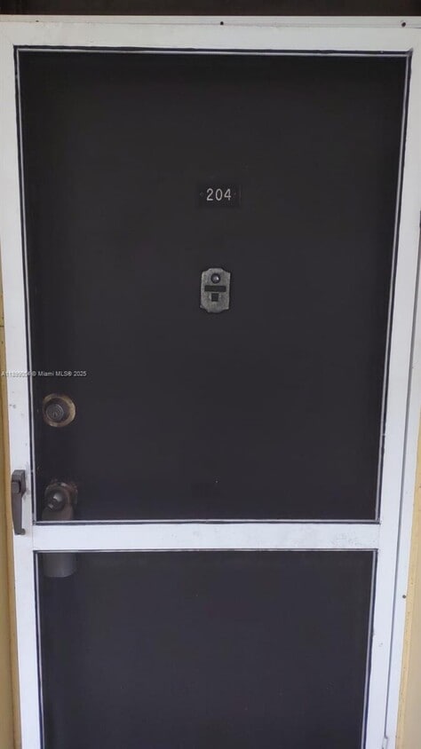 Foto principal - 15600 NW 7th Ave