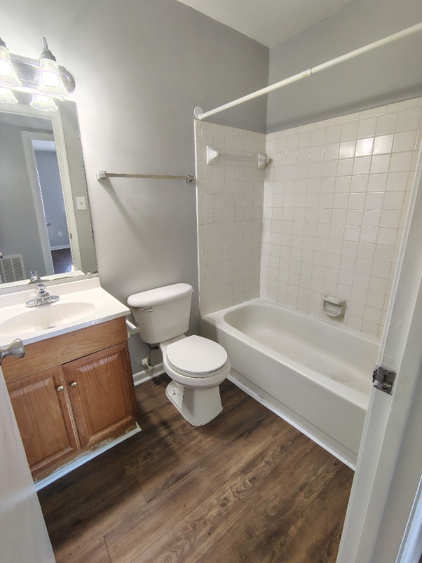 Foto del edificio - 600 Reusens Rd