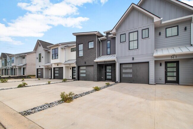 Foto del edificio - 725 Hornbuckle Rd