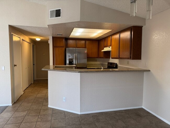Foto del edificio - Lovely 2 Bedroom Condo in Azusa