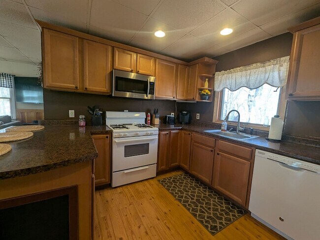 Foto del edificio - 30 Middle Shore Dr