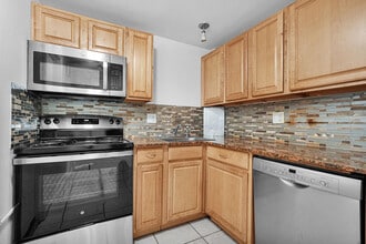 Building Photo - 9 NE 19th Ct