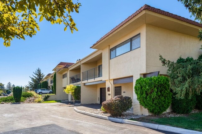 Building Photo - 3447 Skyline Blvd