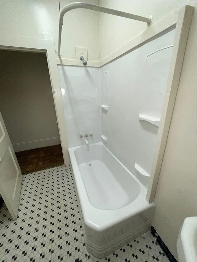 Bathtub - 45 W 22nd St