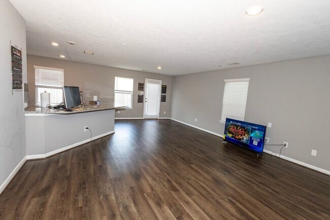 Foto del edificio - 8932 Hollister Commons Ln