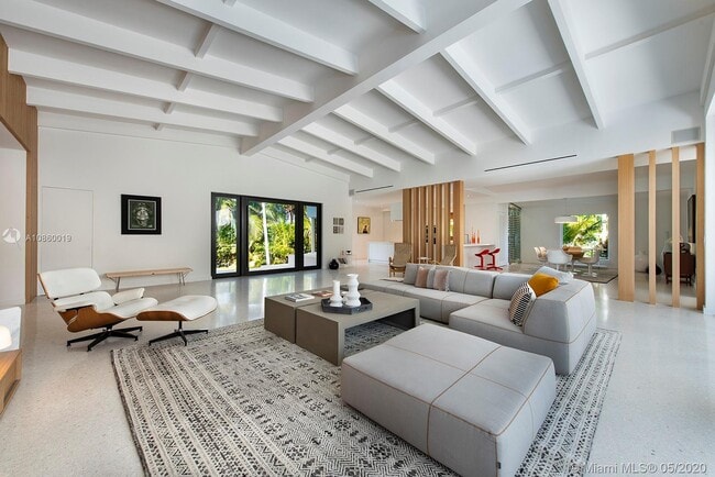 Building Photo - 321 W Dilido Dr