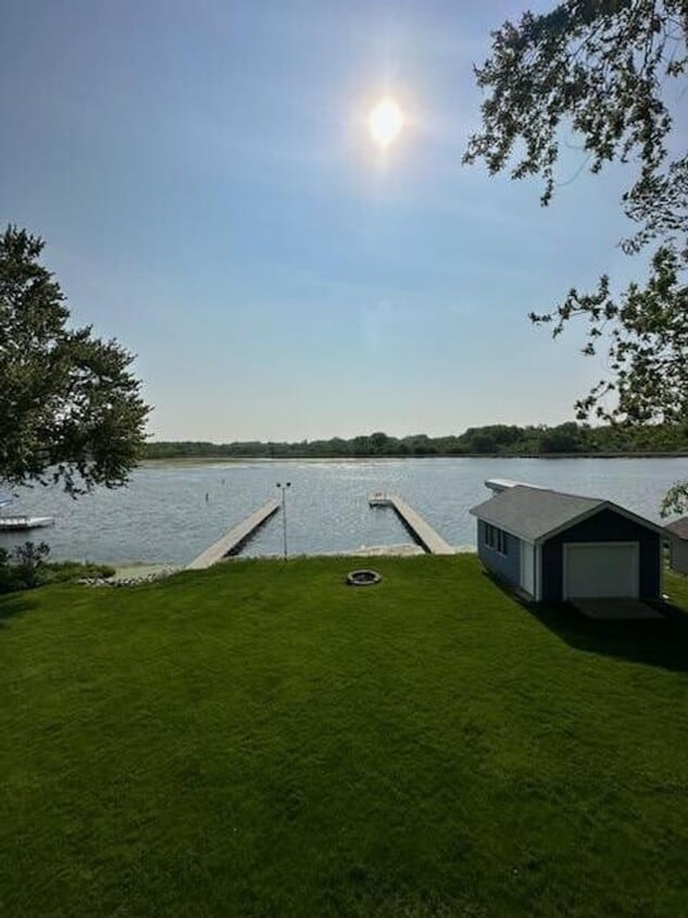 Building Photo - Lake Delavan Furnished Waterfront Home Ava...