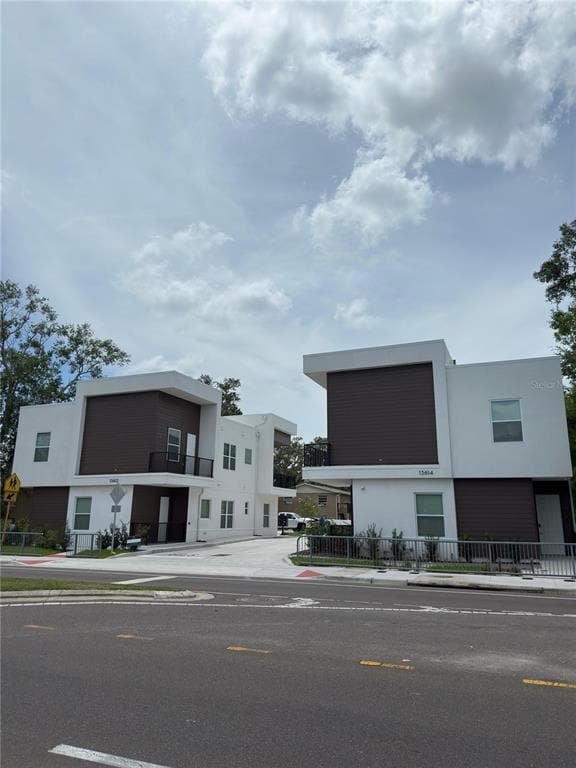 Foto del edificio - 13614 N 22nd St