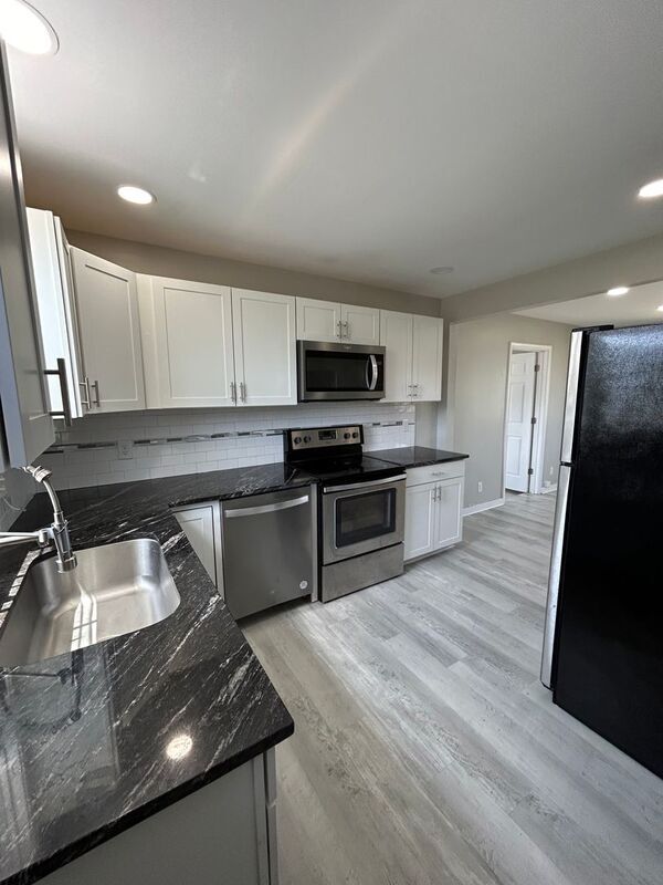 Foto del edificio - 1703 Peter Paul Blvd