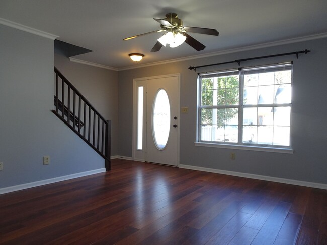 Building Photo - 2 Bedrooms Townhome in Meadowlake  Farm Yo...