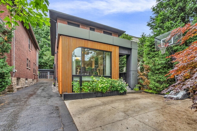 Building Photo - 94 Walker Ave