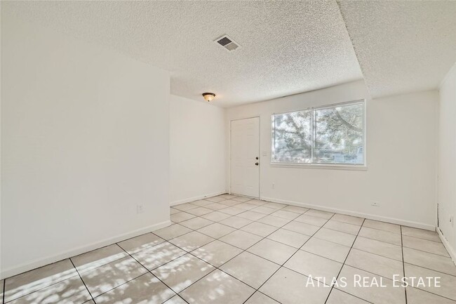 Photo - 904 Excalibur St Apartment