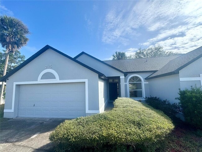 Foto del edificio - 215 Hollowbrook Cir