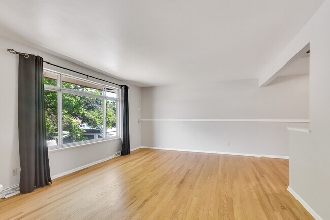 Foto del edificio - 8355 Eaton Way
