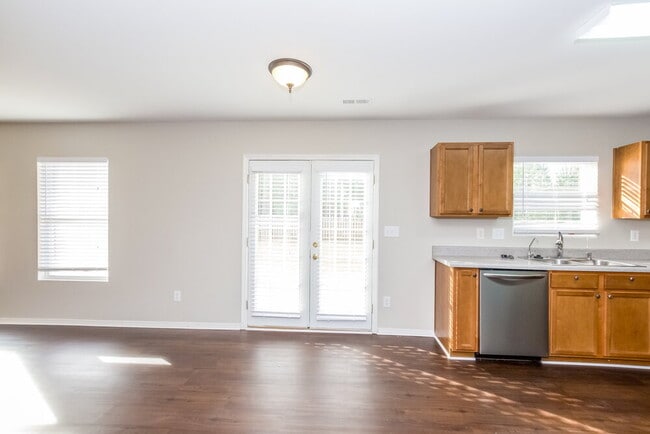 Foto del edificio - 4710 Larkhaven Village Dr