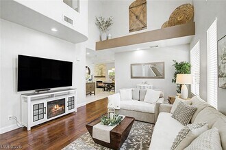 Building Photo - 2025 Shining Feather Ln