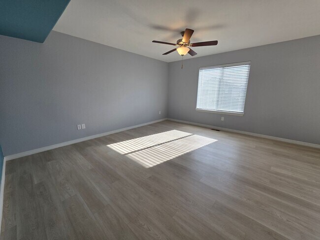 Foto del edificio - Gorgeous 4 Bed 3 bath Home In Lorson Ranch!!