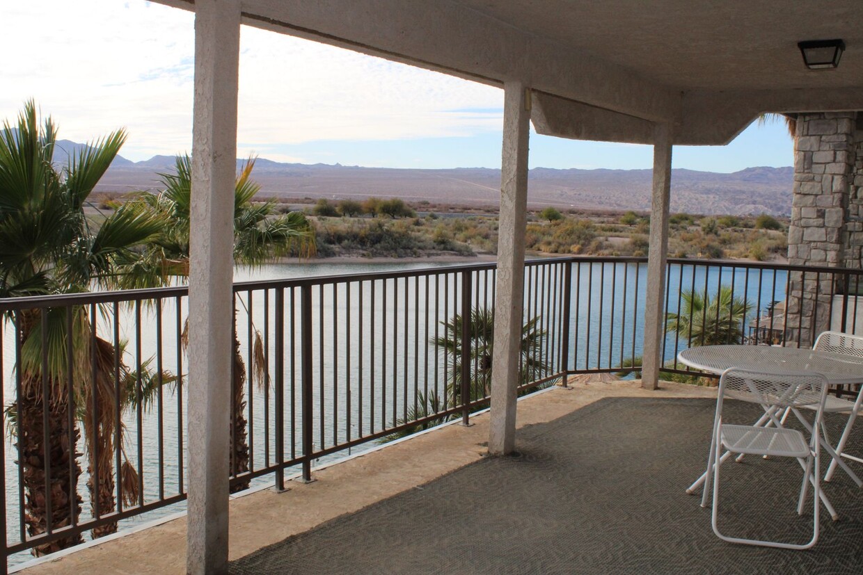 Primary Photo - Riverfront 4 Bedroom Vacation Home Include...