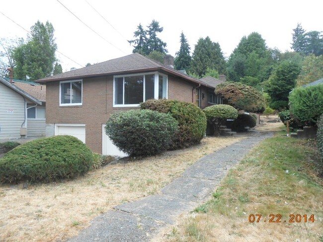 Foto del edificio - Charming 2 Bedroom 1 bath Brick Duplex in Rainier Ave S.