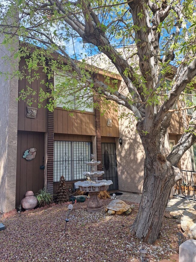 Building Photo - Two Bedroom Townhouse @ Twain Manor Missis...