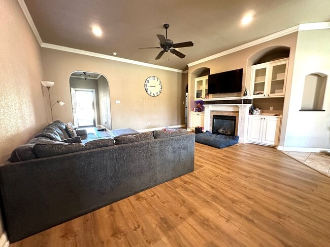 Building Photo - 4Bed/2Bath with Spacious Backyard