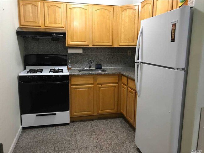 Foto del edificio - 35-06 Leavitt St