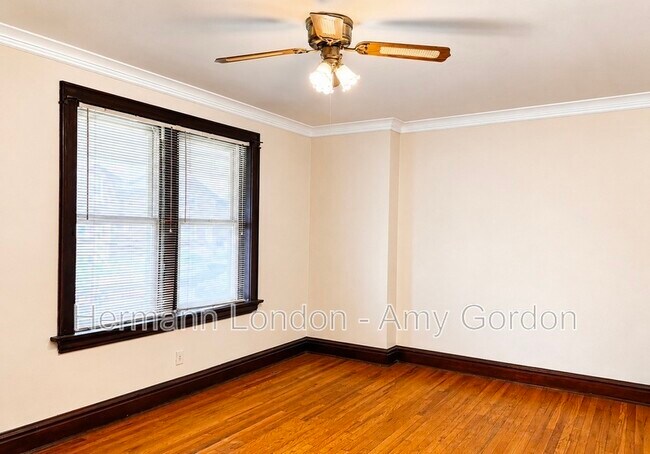 Foto del edificio - 5046 Winona Ave
