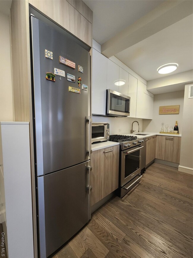 Building Photo - 107-40 Queens Blvd