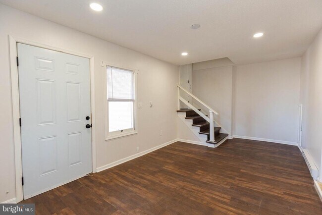 Foto del edificio - 324 E Washington St