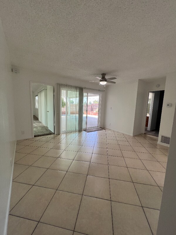 Foto del edificio - 650 Wakeforest St