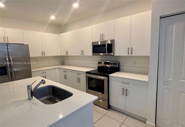 Building Photo - 218 SW 159th Ct