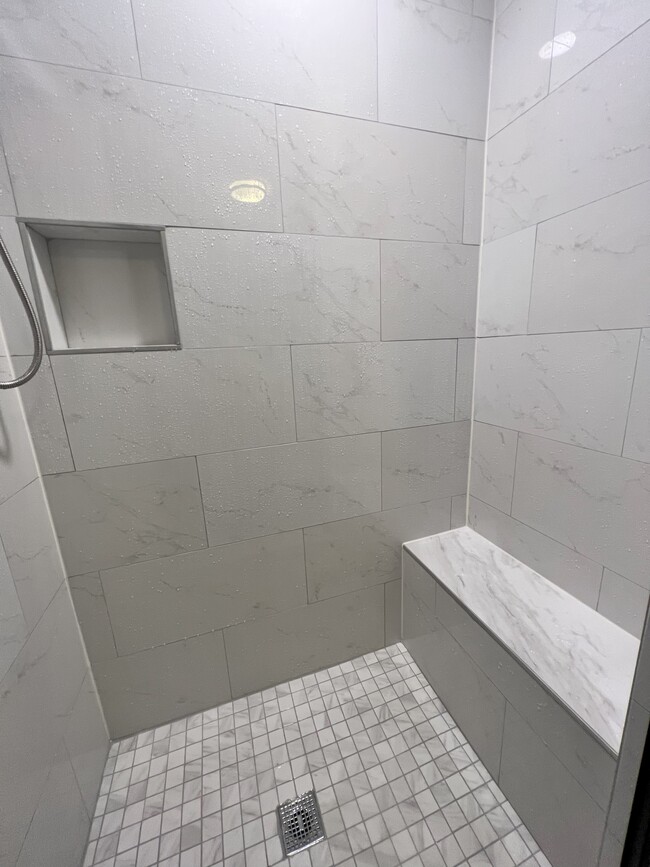 Luxury Rainfall Shower - 3106 Dynasty Dr