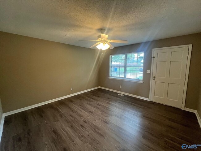Foto del edificio - 726 Larkwood Cir SW
