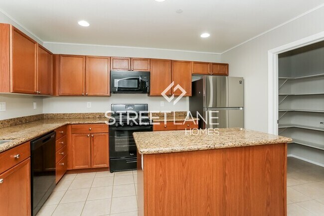 Building Photo - REDUCED! Tri-Level 4 Bedroom Ready to Call...