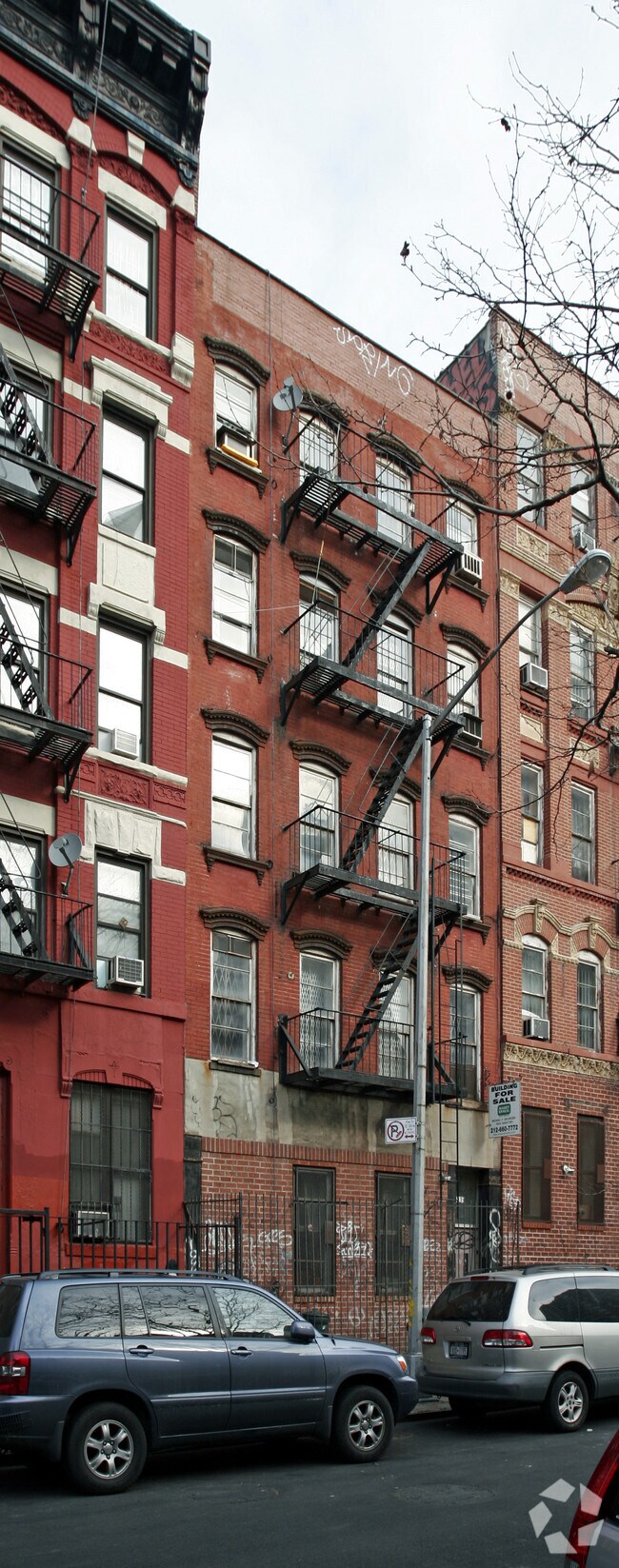 Building Photo - 239 Henry St