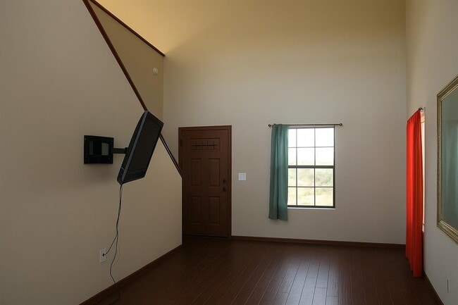 Foto del edificio - 143 Spring Hollow Trail