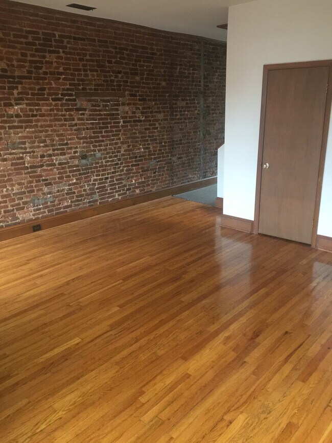 Livingroom - 28 E Preston St