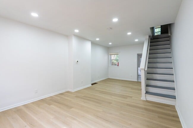 Building Photo - Newly rehabbed with central air