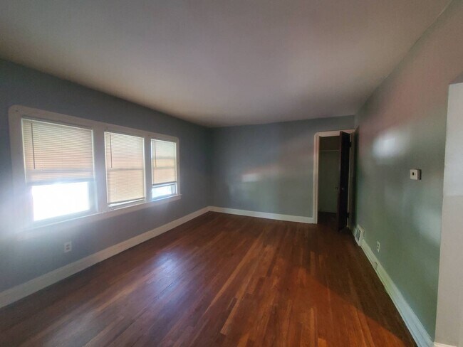 Foto del edificio - 3243 W 115th St