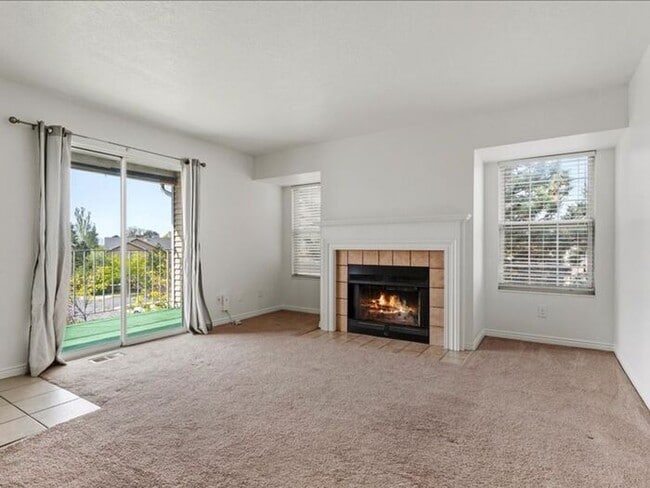 Foto del edificio - SANDY  2 BED 2 BATH CONDO, small pet OK