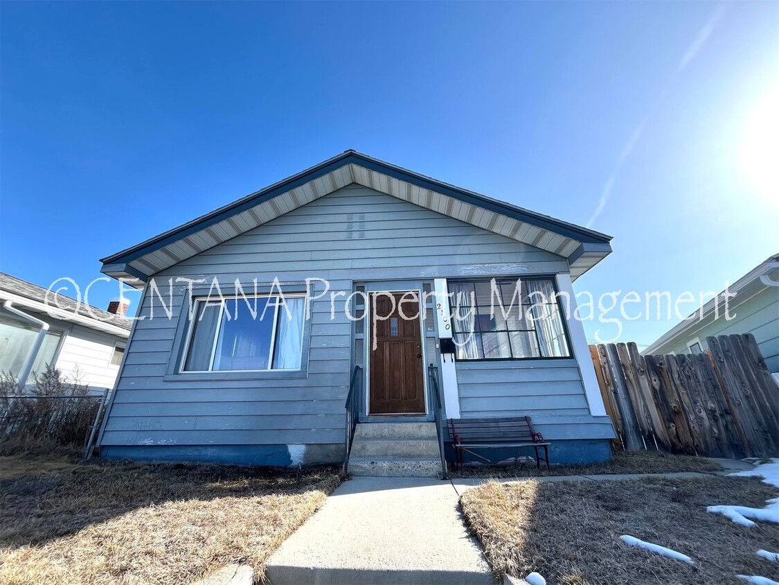 Primary Photo - Cute 3 bedroom 1 bath on the flats.