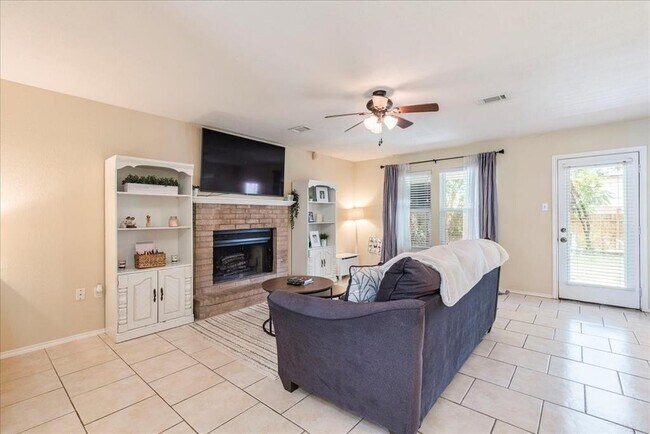 Foto del edificio - 519 Maple Run Dr