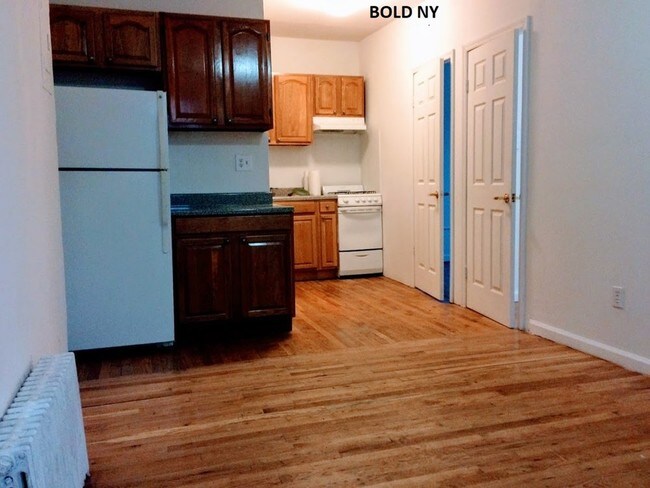 Building Photo - 402 Grand St