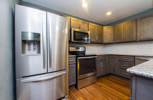 Brand new kitchen with stainless appliances. - 912 S Shelby St