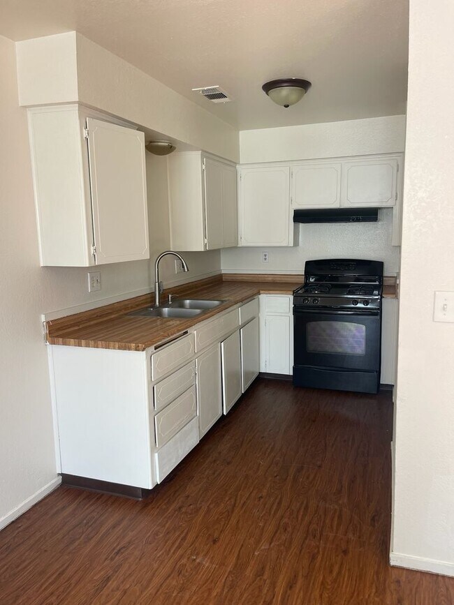 Building Photo - 1188 S Vetter Dr