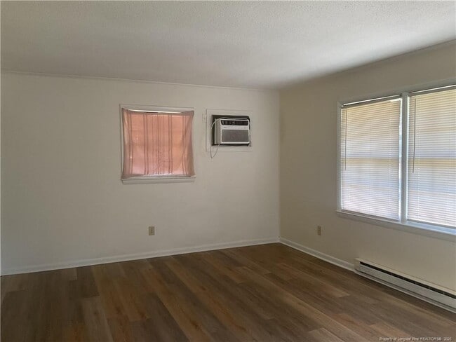 Building Photo - 814 Varsity Dr