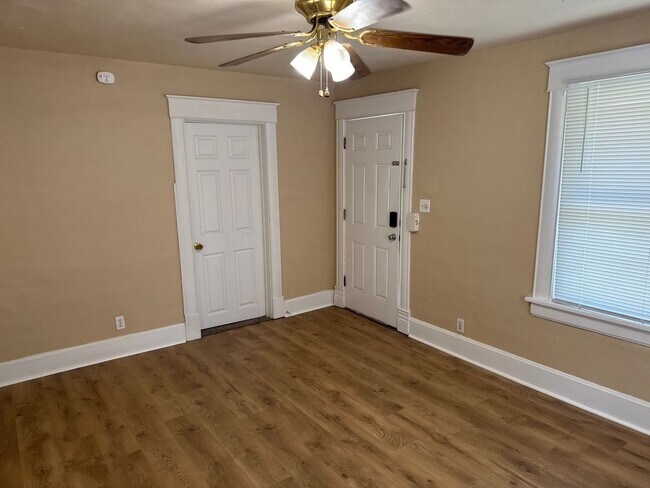Foto del edificio - Great 2 Bedroom 1 Bathroom House $750!